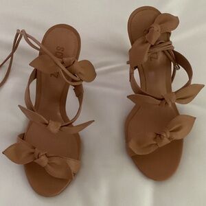 Gorgeous, SCHUTZ brand, Alia style lace up heels in tan/nude